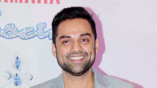 ವ್ಯಾಗನ್‍ ಆರ್‍‍ಗಿಂತಲೂ ಅಗ್ಗದ ಬೆಲೆಗೆ ಪಜೆರೋ ಮಾರಾಟ ಮಾಡಲಿದ್ದಾರೆ ಈ ನಟ..!