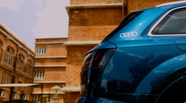 ಮಾರುಕಟ್ಟೆಗೆ ಲಗ್ಗೆಯಿಟ್ಟ ಐಷಾರಾಮಿ ಆಡಿ ಕ್ಯೂ7 ಬ್ಲ್ಯಾಕ್ ಎಡಿಷನ್