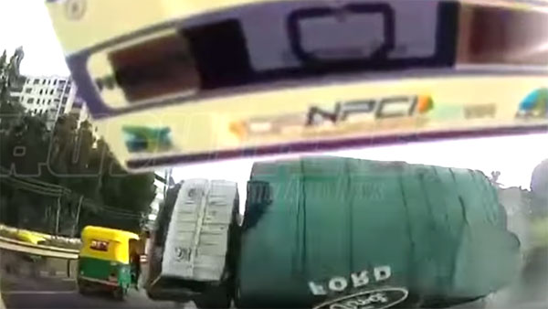 ಟ್ರಕ್ ಗುದ್ದಿದರೂ ಬಚಾವ್ ಆದ ಕಾರು ಚಾಲಕ..!