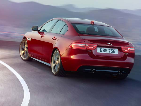 ನೀರಿನಲ್ಲಿ ಸಿಲುಕಿದ ಜಾಗ್ವಾರ್, ಮುಂದೇನಾಯ್ತು ನೋಡಿ..!