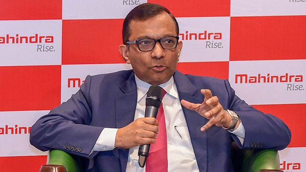 26 ವರ್ಷಗಳ ಬಳಿಕ ಸ್ವಂತ ಕಾರು ಖರೀದಿಸಿದ ಮಹೀಂದ್ರಾ ಎಂಡಿ