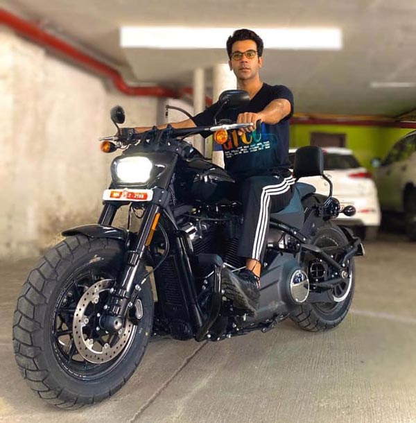 ದುಬಾರಿ ಬೆಲೆಯ ಹಾರ್ಲೆ ಡೇವಿಡ್ಸನ್ ಬೈಕ್ ಖರೀದಿಸಿದ ರಾಜ್ಕುಮಾರ್ ರಾವ್ ದುಬಾರಿ ಬೆಲೆಯ ಹಾರ್ಲೆ ಡೇವಿಡ್ಸನ್ ಬೈಕ್ ಖರೀದಿಸಿದ ರಾಜ್ಕುಮಾರ್ ರಾವ್