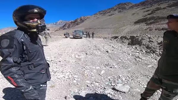 ಸಂಕಷ್ಟಕ್ಕೆ ಸಿಲುಕಿದ ರೈಡರ್‍‍ಗಳ ನೆರವಿಗೆ ಧಾವಿಸಿದ ಭಾರತೀಯ ಸೈನಿಕರು