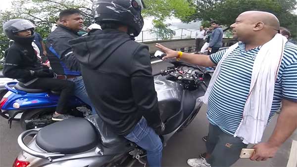ಸೂಪರ್‍‍ಬೈಕುಗಳನ್ನು ಅಡ್ಡಗಟ್ಟಿದ ಸ್ಥಳೀಯರು, ಕಾರಣವೇನು ಗೊತ್ತಾ?