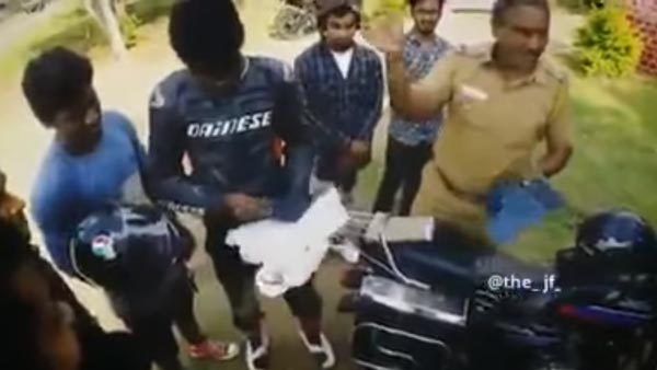 ಎಲ್ಲಾ ದಾಖಲೆಗಳಿದ್ದರೂ ಲಂಚಕ್ಕೆ ಬೇಡಿಕೆಯಿಟ್ಟ ಪೊಲೀಸಪ್ಪ..! ಎಲ್ಲಾ ದಾಖಲೆಗಳಿದ್ದರೂ ಲಂಚಕ್ಕೆ ಬೇಡಿಕೆಯಿಟ್ಟ ಪೊಲೀಸಪ್ಪ..!