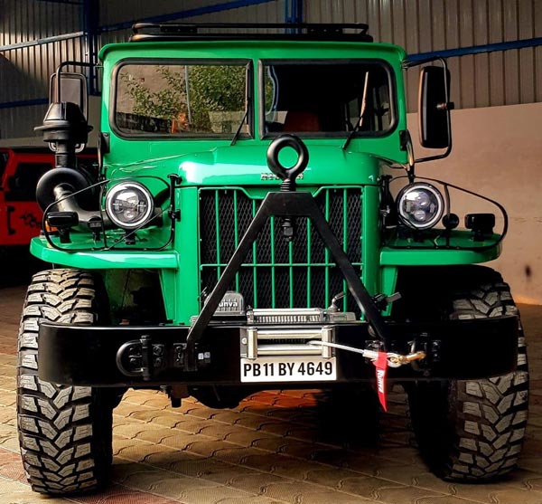 ಧೋನಿಗೆ ಕಾರು ತೊಳೆಯಲು ಸಹಾಯ ಮಾಡಿದ ಮಗಳು ಝೀವಾ