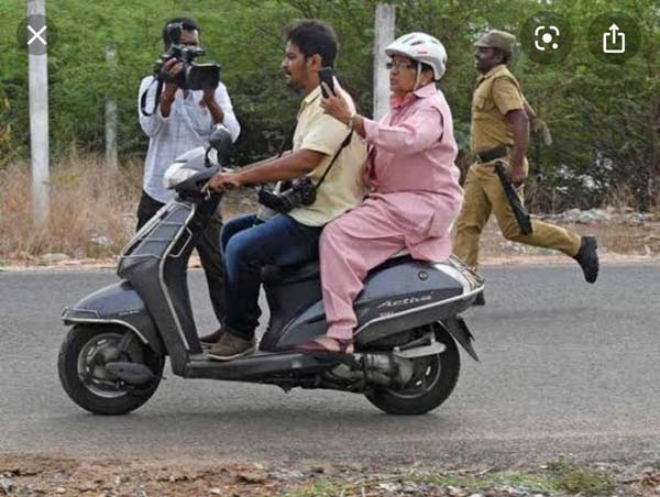 ಹೆಲ್ಮೆಟ್ ವಿಷಯಕ್ಕೆ ಪರಸ್ಪರ ಕಾಲೆಳೆದುಕೊಂಡ ಸಿ‍ಎಂ ಹಾಗೂ ಗವರ್ನರ್