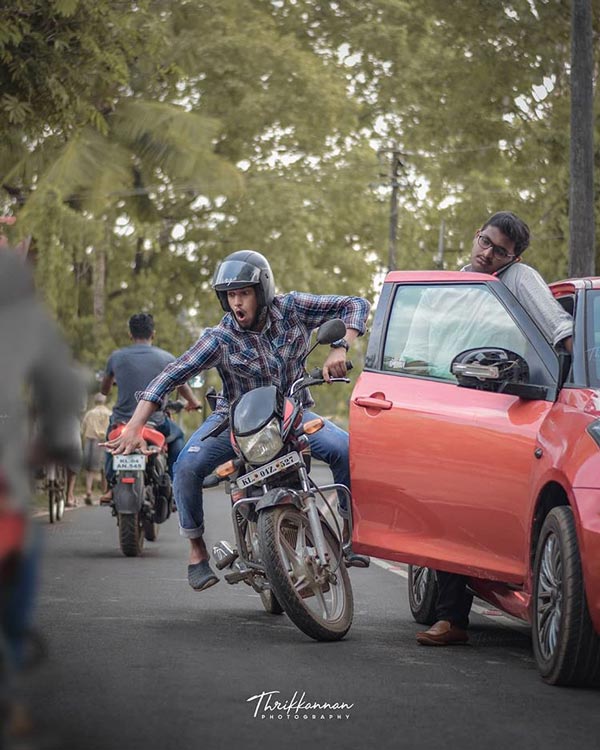 ಸಂಚಾರಿ ಜಾಗೃತಿಗೆ ಮುಂದಾದ ಯುವಕ ಮಾಡಿದ್ದೇನು ಗೊತ್ತಾ?