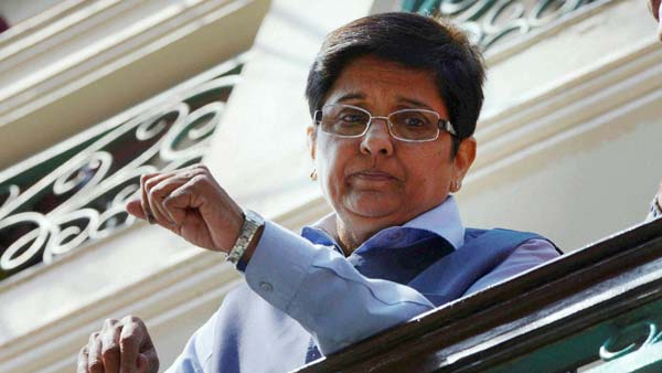 ಹೆಲ್ಮೆಟ್ ವಿಷಯಕ್ಕೆ ಪರಸ್ಪರ ಕಾಲೆಳೆದುಕೊಂಡ ಸಿ‍ಎಂ ಹಾಗೂ ಗವರ್ನರ್