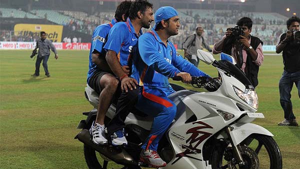 ಭಾರೀ ಗಾತ್ರದ ಕಾರು ಖರೀದಿಸಿದ ಎಂಎಸ್ ಧೋನಿ