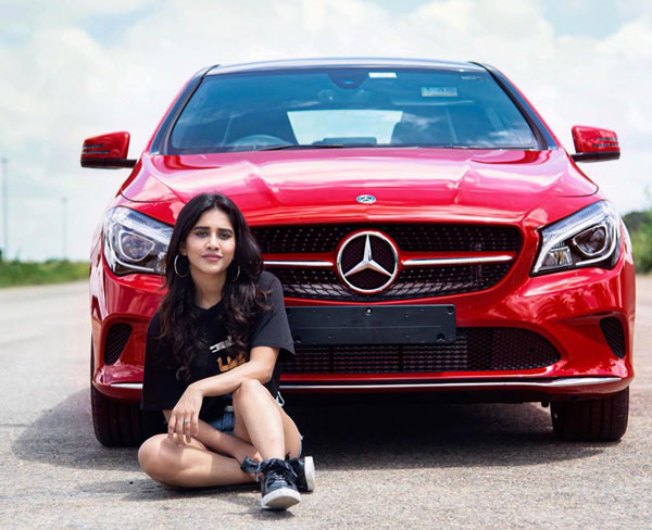 ಬೆಂಝ್ ಕಾರು ಖರೀದಿಸಿದ ವಜ್ರಕಾಯ ಬೆಡಗಿ