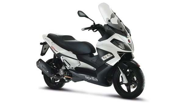 ಸ್ಕೂಟರ್‍‍ನಲ್ಲೇ 40 ದಿನಗಳ ಕಾಲ 15 ರಾಜ್ಯಗಳನ್ನ ಸುತ್ತಿದ ಎಂಜಿನಿಯರ್..!