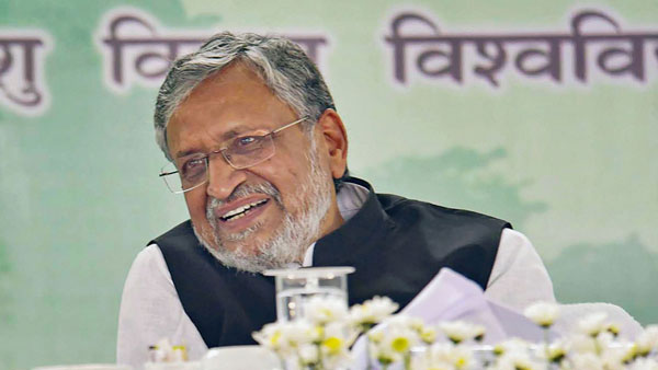 ಎಲೆಕ್ಟ್ರಿಕ್ ಕಾರಿನಲ್ಲಿ ಸಂಚರಿಸುತ್ತಿರುವ ಡಿ‍‍ಸಿ‍ಎಂ