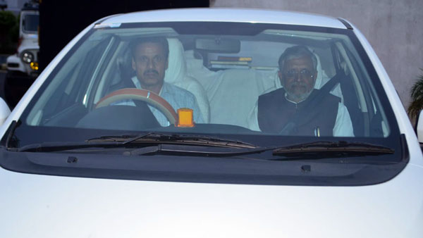 ಎಲೆಕ್ಟ್ರಿಕ್ ಕಾರಿನಲ್ಲಿ ಸಂಚರಿಸುತ್ತಿರುವ ಡಿ‍‍ಸಿ‍ಎಂ