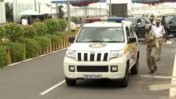 ಇನ್ಮುಂದೆ ರೇಂಜ್ ರೋವರ್ ಬದಲಿಗೆ ಟಾಟಾ ಸಫಾರಿ ಬಳಸಲಿದೆ ಗಾಂಧಿ ಕುಟುಂಬ..! ಇನ್ಮುಂದೆ ರೇಂಜ್ ರೋವರ್ ಬದಲಿಗೆ ಟಾಟಾ ಸಫಾರಿ ಬಳಸಲಿದೆ ಗಾಂಧಿ ಕುಟುಂಬ..!