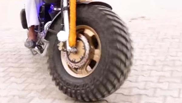 ಭಾರೀ ಗಾತ್ರದ ಮಾಡಿಫೈ ಬುಲೆಟ್ ಅಭಿವೃದ್ಧಿಪಡಿಸಿದ ಅಪ್ಪ- ಮಗ