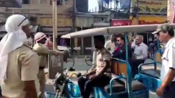 ರಿಕ್ಷಾ ಹೊಡೆದು ಹಾಕಿದ ಪೊಲೀಸರು..! ರಿಕ್ಷಾ ಹೊಡೆದು ಹಾಕಿದ ಪೊಲೀಸರು..!