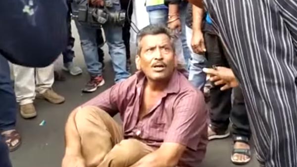 ದಂಡ ವಿರೋಧಿಸಿ ನಡು ರಸ್ತೆಯಲ್ಲೇ ಮಲಗಿದ ಭೂಪ..!