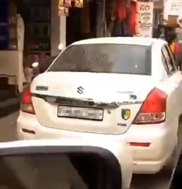 ನೋ ಪಾರ್ಕಿಂಗ್‍‍ನಲ್ಲಿದ್ದ ಕಾರನ್ನು ಬಾಹುಬಲಿ ಸ್ಟೈಲ್‍‍ನಲ್ಲಿ ಪಕ್ಕಕ್ಕೆ ಸರಿಸಿದ ಭೂಪ..!