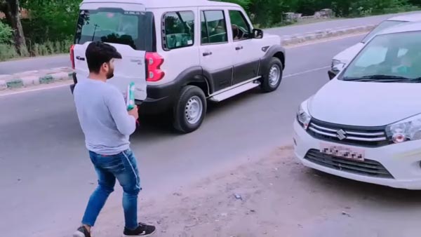 ತನ್ನ ತಂದೆಗೆ ಸ್ಕಾರ್ಪಿಯೊ ಗಿಫ್ಟ್ ನೀಡಿದ ಪ್ಯಾರಾಗ್ಲೈಡರ್