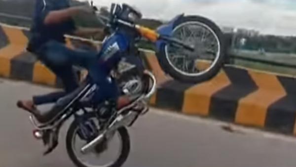 ಬೆಂಗಳೂರಿನಲ್ಲಿ ವ್ಹೀಲಿಂಗ್ ಮಾಡಿ ತಗ್ಲಾಕಿಕೊಂಡ ಪುಂಡರು