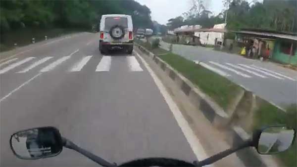 ಓವರ್‌ಟೇಕ್ ಮಾಡುವ ಮುನ್ನ ಹುಷಾರ್..!