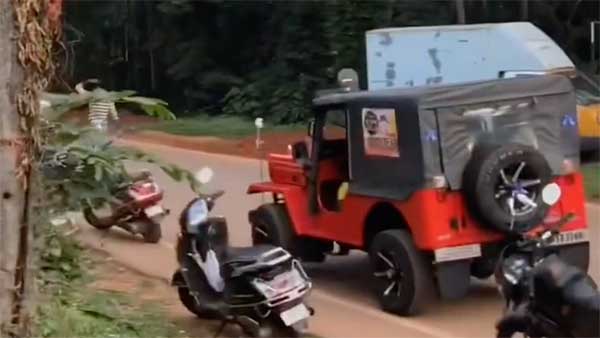 ನೆಚ್ಚಿನ ವಾಹನದ 50ನೇ ಹುಟ್ಟುಹಬ್ಬವನ್ನು ಆಚರಿಸಿದ ಅಪ್ಪ-ಮಗ