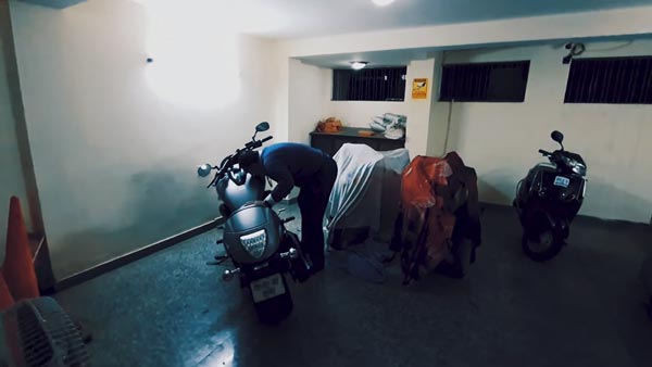 ತಂದೆಗೆ ದುಬಾರಿ ಬೆಲೆಯ ಸೂಪರ್‍‍ಬೈಕ್ ಗಿಫ್ಟ್ ನೀಡಿದ ಮಗ