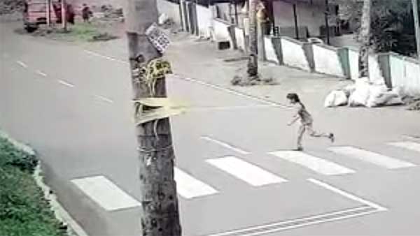 ವೇಗವಾಗಿ ಬಂದು ಬಾಲಕಿಗೆ ಗುದ್ದಿದ್ದ ಕಾರು