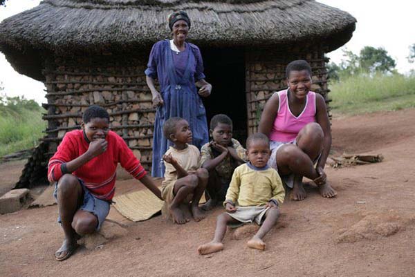 ಬಡ ದೇಶದ ರಾಜನಿಗೆ 15 ಮಡದಿಯರು, 19 ದುಬಾರಿ ಕಾರುಗಳು..!