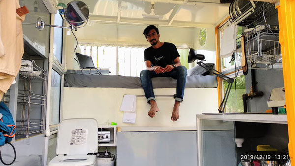 ಆಟೋದಲ್ಲೇ ಐಷಾರಾಮಿ ಮನೆ ಕಟ್ಟಿದ ಭೂಪ..!