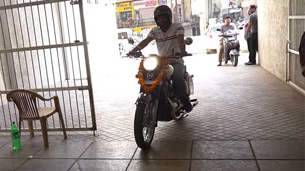 ಗಂಡನಿಗೆ ಸರ್ಪ್ರೈಸ್ ಗಿಫ್ಟ್ ನೀಡಿದ ಹೆಂಡತಿ..! ಗಂಡನಿಗೆ ಸರ್ಪ್ರೈಸ್ ಗಿಫ್ಟ್ ನೀಡಿದ ಹೆಂಡತಿ..!