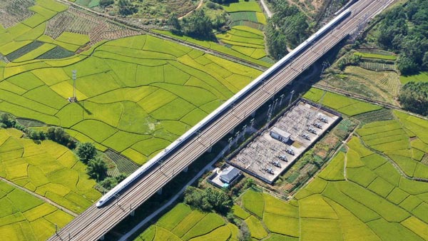 ಪ್ರಪಂಚದ ಅತಿ ವೇಗದ ಡ್ರೈವರ್‍‍ಲೆಸ್ ಬುಲೆಟ್ ರೈಲಿಗೆ ಚಾಲನೆ ನೀಡಿದ ಚೀನಾ