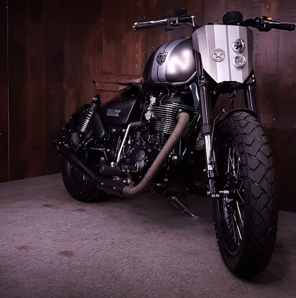 ಜೇಮ್ಸ್ ಬಾಂಡ್ ಶೈಲಿಯಲ್ಲಿ ಮಿಂಚಿದ ಮಾಡಿಫೈ ರಾಯಲ್ ಎನ್‍‍ಫೀಲ್ಡ್ ಬೈಕ್