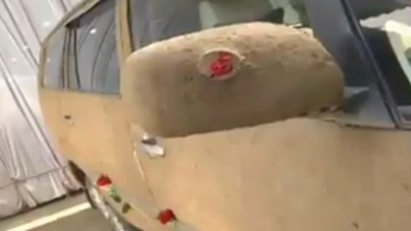 ಮದುವೆಗಾಗಿ ಸಗಣಿಯಿಂದ ಶೃಂಗಾರಗೊಂಡ ಕಾರು, ಕಾರಣವೇನು ಗೊತ್ತಾ?