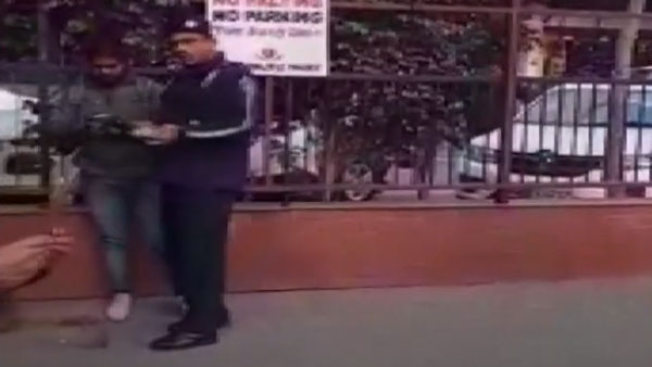 ದಂಡ ವಿಧಿಸಿದ್ದಕ್ಕೆ ಬೈಕಿಗೆ ಬೆಂಕಿಯಿಟ್ಟ ಯುವಕ..!