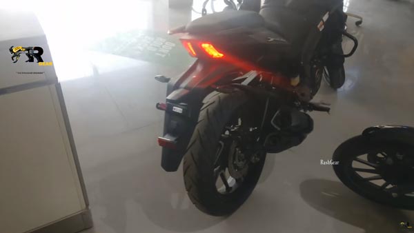 ಡೀಲರ್‍ ಬಳಿ ತಲುಪಿದ ಬಿಎಸ್-6 ಬಜಾಜ್ ಡೋಮಿನಾರ್ 400