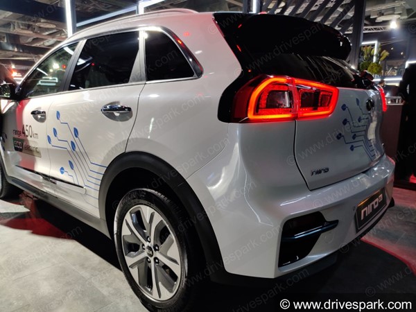 ಆಟೋ ಎಕ್ಸ್‌ಪೋ 2020: ಪ್ರತಿ ಚಾರ್ಜ್‌ಗೆ 450ಕಿ.ಮೀ ಮೈಲೇಜ್ ನೀಡುವ ಕಿಯಾ ನಿರೋ ಇವಿ ಅನಾವರಣ