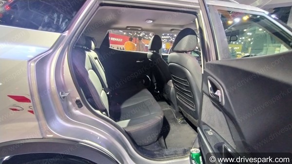 ಪರ್ಫಾಮೆನ್ಸ್ ಪ್ರಿಯರಿಗಾಗಿ ಎಕ್ಸ್‌ಯುವಿ300 ಸ್ಪೋರ್ಟ್ಜ್ ಅನಾವರಣ