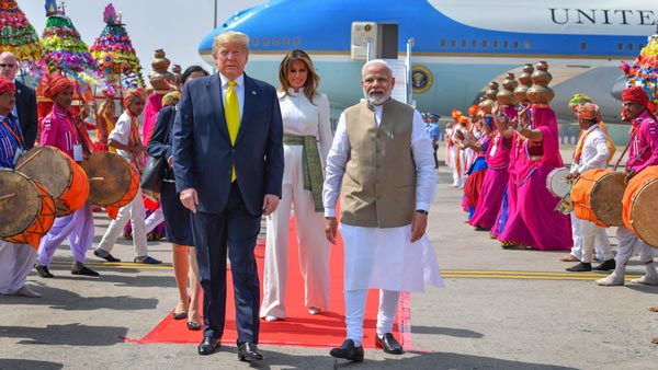 ಟ್ರಂಪ್ ಸ್ವಾಗತಕ್ಕೆ ರೇಂಜ್ ರೋವರ್ ಕಾರಿನಲ್ಲಿ ಬಂದ ಪ್ರಧಾನಿ ಮೋದಿ