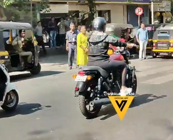 ರಾಯಲ್ ಎನ್‍‍ಫೀಲ್ಡ್ ಬೈಕ್ ಚಾಲನೆ ಮಾಡಿದ ನಟಿ ಸೋನಾಕ್ಷಿ ಸಿನ್ಹಾ