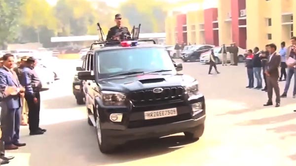 ಗುರುಗ್ರಾಮ ಪೊಲೀಸರ ಗಸ್ತು ನಿರ್ವಹಣೆಗೆ ಮಿಷನ್ ಗನ್ ಹೊಂದಿರುವ ಮಾಡಿಫೈ ಸ್ಕಾರ್ಪಿಯೊ