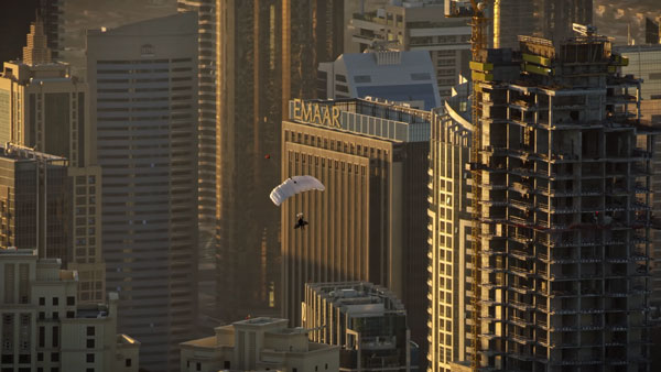 ಗಾಳಿಯಲ್ಲಿ ಆರು ಸಾವಿರ ಅಡಿ ಎತ್ತರ ಹಾರಿ ಹೊಸ ವಿಶ್ವ ದಾಖಲೆ ..!