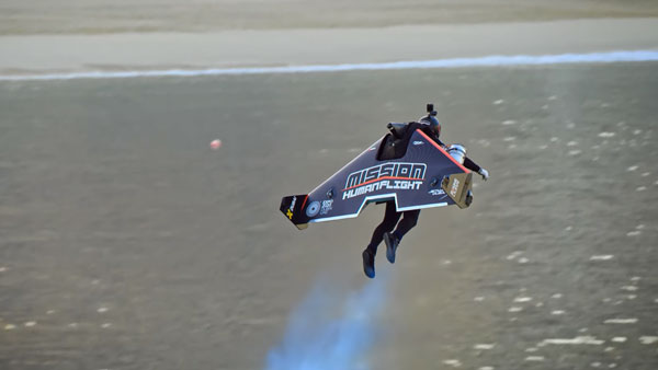 ಗಾಳಿಯಲ್ಲಿ ಆರು ಸಾವಿರ ಅಡಿ ಎತ್ತರ ಹಾರಿ ಹೊಸ ವಿಶ್ವ ದಾಖಲೆ ..!