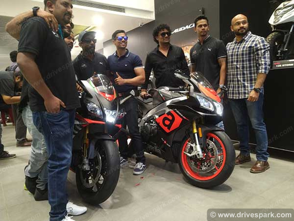ಏಪ್ರಿಲಿಯಾ ಆರ್‌ಎಸ್‌ವಿ4 1100 ಫಾಕ್ಟರಿ ಬೈಕ್ ಬೆಂಗಳೂರಿನಲ್ಲಿ ವಿತರಣೆ
