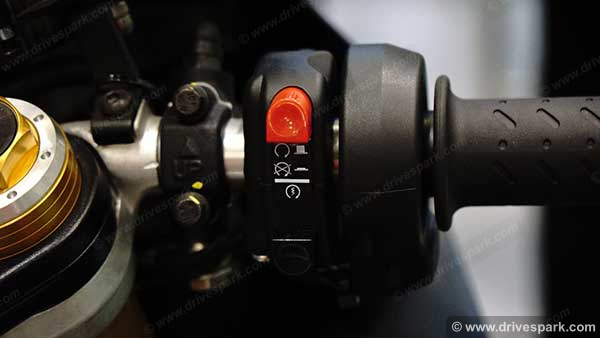 ಏಪ್ರಿಲಿಯಾ ಆರ್‌ಎಸ್‌ವಿ4 1100 ಫಾಕ್ಟರಿ ಬೈಕ್ ಬೆಂಗಳೂರಿನಲ್ಲಿ ವಿತರಣೆ