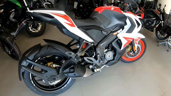 ಡೀಲರ್‍ ಬಳಿ ತಲುಪಿದ ಹೊಸ ಬಜಾಜ್ ಪಲ್ಸರ್ ಆರ್‍ಎಸ್ 200