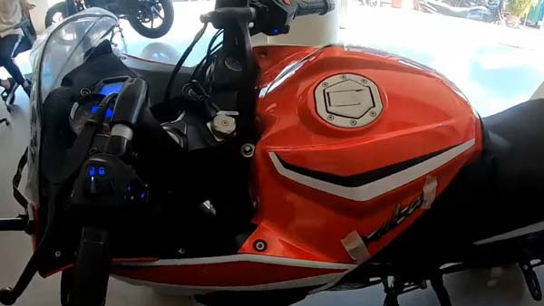 ಡೀಲರ್‍ ಬಳಿ ತಲುಪಿದ ಹೊಸ ಬಜಾಜ್ ಪಲ್ಸರ್ ಆರ್‍ಎಸ್ 200