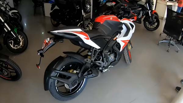 ಡೀಲರ್‍ ಬಳಿ ತಲುಪಿದ ಹೊಸ ಬಜಾಜ್ ಪಲ್ಸರ್ ಆರ್‍ಎಸ್ 200