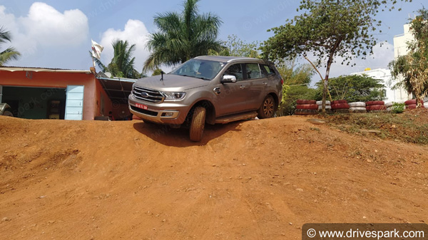 ಆಫ್ ರೋಡ್ ಡ್ರೈವ್: ಹೊಸ ಎಂಜಿನ್‍‍ನೊಂದಿಗೆ ಘರ್ಜಿಸಿದ ಬಿ‍ಎಸ್ 6 ಫೋರ್ಡ್ ಎಂಡೀವರ್